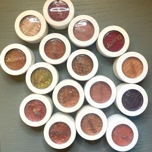 16 Colourpop eyeshadows